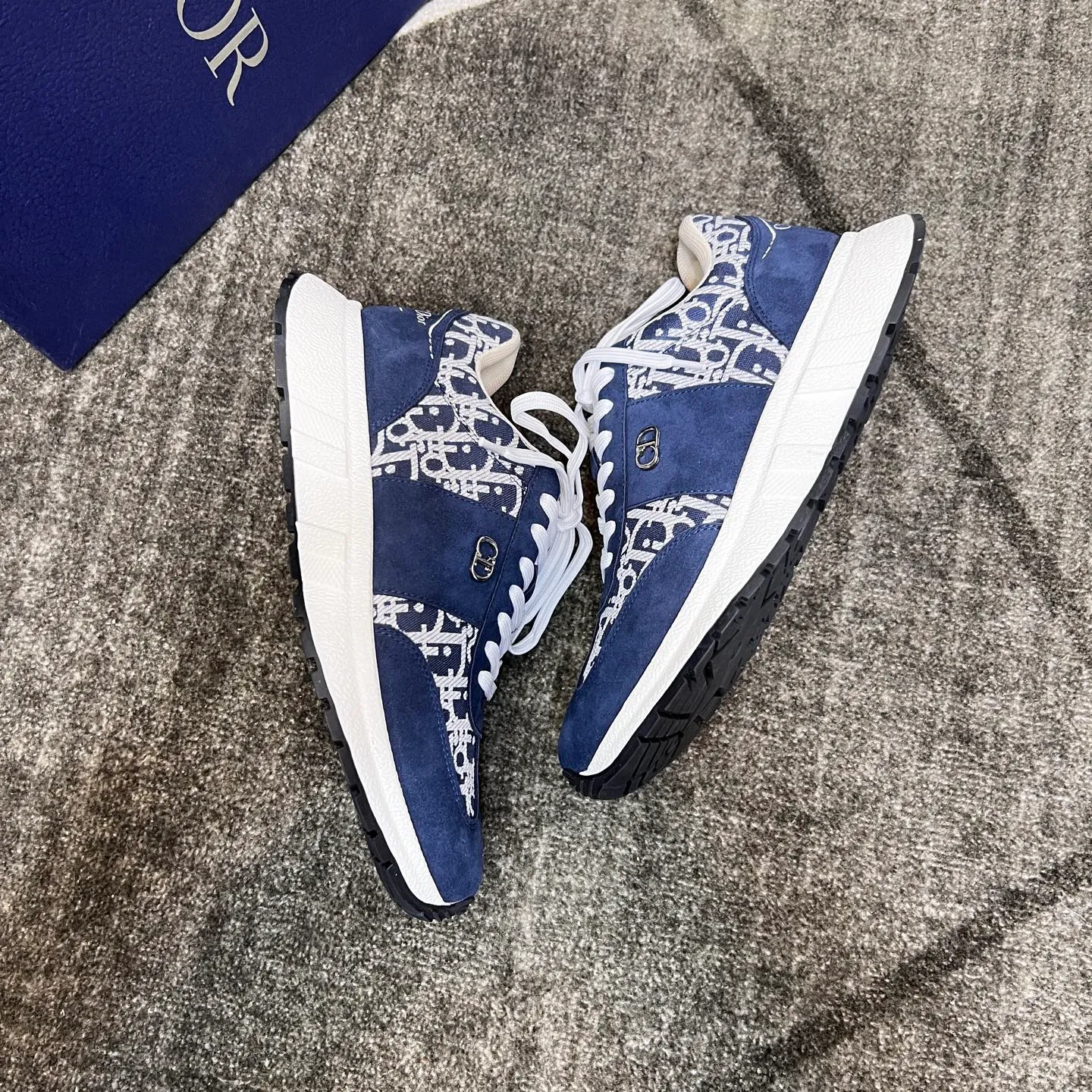Factory price: 438💰【DIAo·Dior】Original quality.~ Unique modern style sneakers. 🏃A must-have casual shoe for trendy men😍😍 Original brand imported from Italy, imported original leather, sheep lining (refuses to discolor and grind feet) Sole: Original sole provided by the original factory, French lazy style design ⚠️Fit to the feet, original quality, super comfortable original sole. It’s like shooting the real thing 🎬The real thing is better, high-quality sneakers, size: 38-44, custom-made 45
